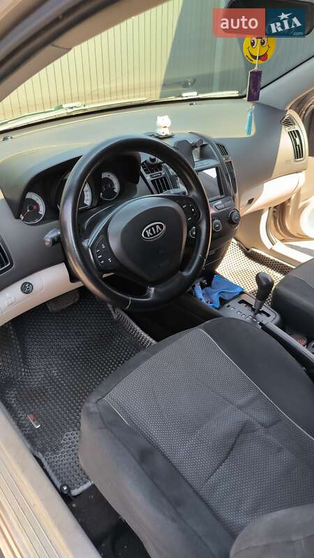 Хэтчбек Kia Ceed 2008 в Каменском
