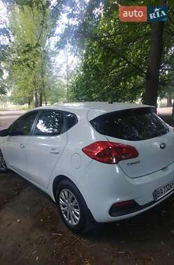 Хэтчбек Kia Ceed 2013 в 