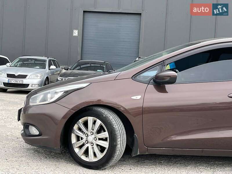 Хэтчбек Kia Ceed 2013 в Львове