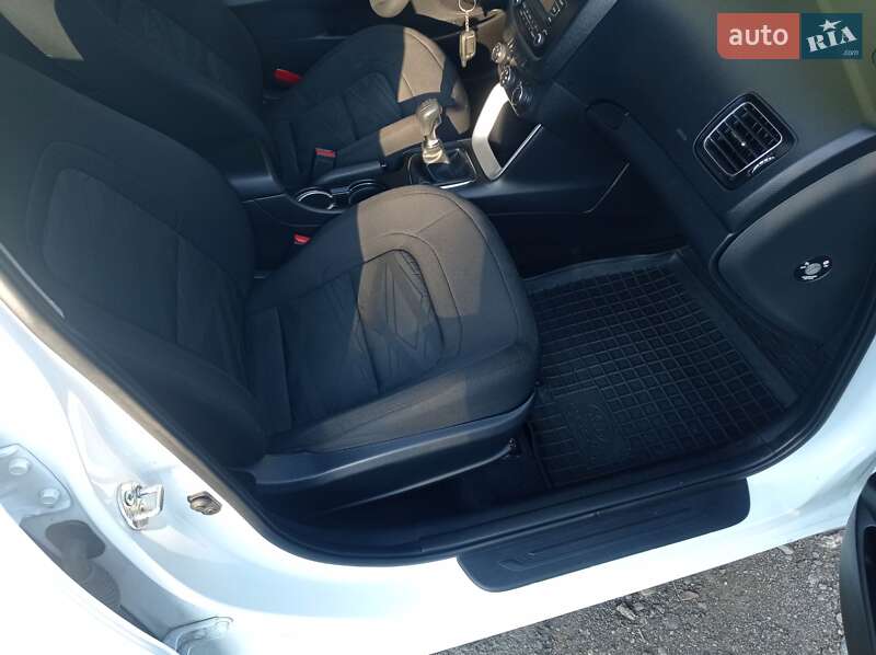 Хэтчбек Kia Ceed 2013 в Кагарлыке