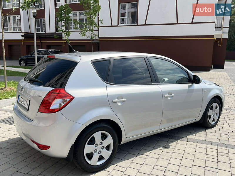 Хэтчбек Kia Ceed 2010 в Ивано-Франковске