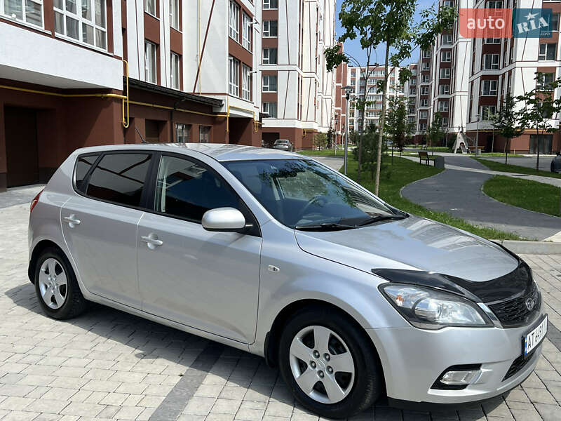 Хэтчбек Kia Ceed 2010 в Ивано-Франковске