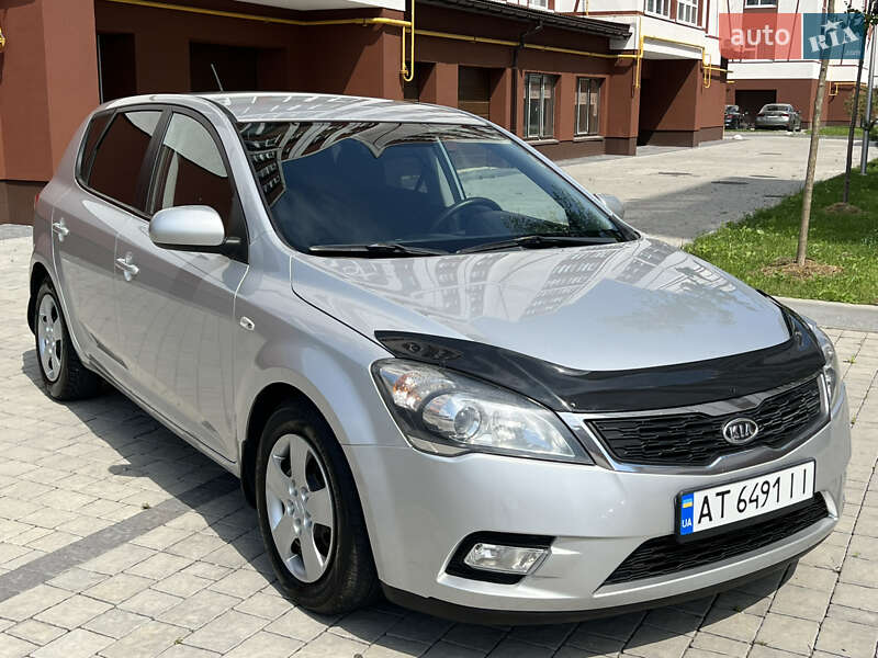 Хэтчбек Kia Ceed 2010 в Ивано-Франковске