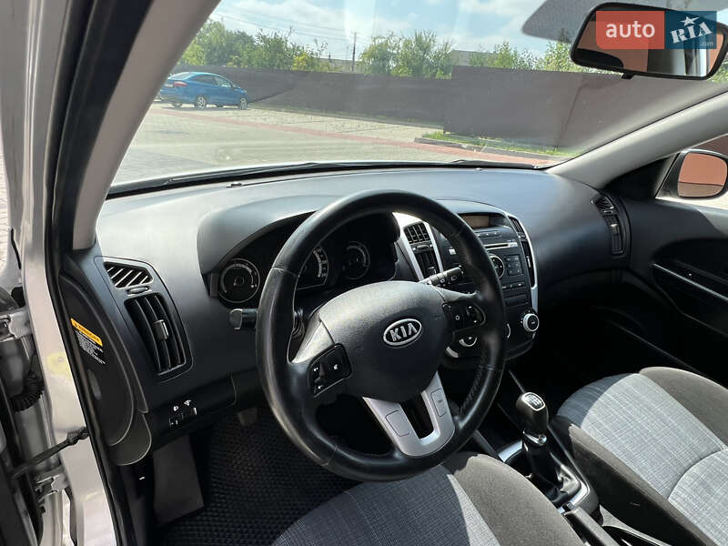Хэтчбек Kia Ceed 2010 в Ивано-Франковске