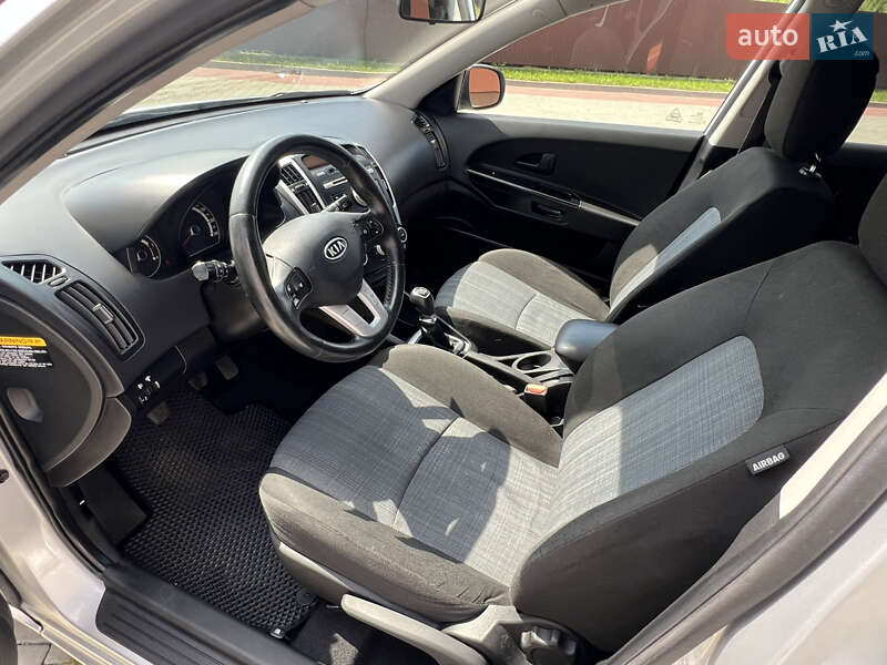 Хэтчбек Kia Ceed 2010 в Ивано-Франковске