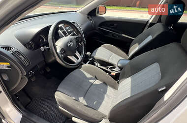 Хэтчбек Kia Ceed 2010 в 