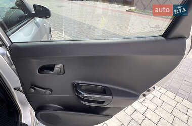 Хэтчбек Kia Ceed 2010 в 