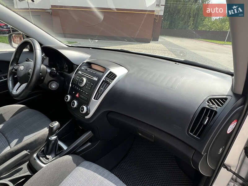 Хэтчбек Kia Ceed 2010 в Ивано-Франковске