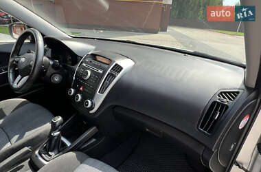 Хэтчбек Kia Ceed 2010 в 