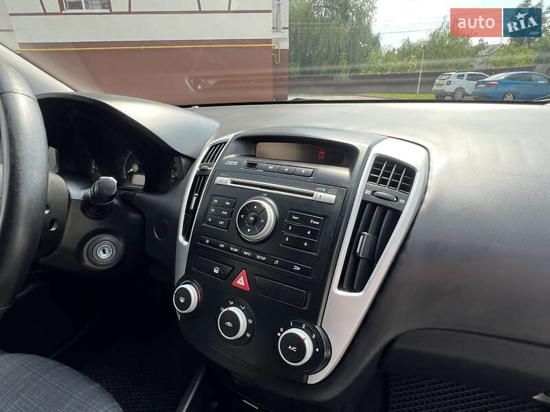 Хэтчбек Kia Ceed 2010 в Ивано-Франковске