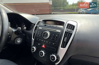 Хэтчбек Kia Ceed 2010 в 