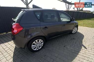 Хэтчбек Kia Ceed 2008 в 