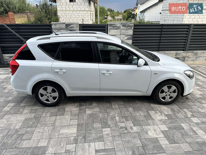 Универсал Kia Ceed 2011 в Луцке