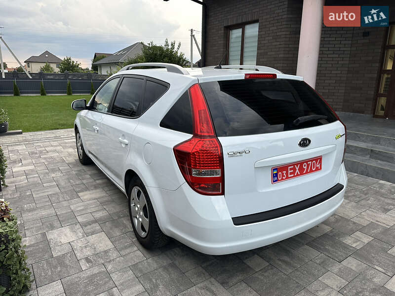 Универсал Kia Ceed 2011 в Луцке