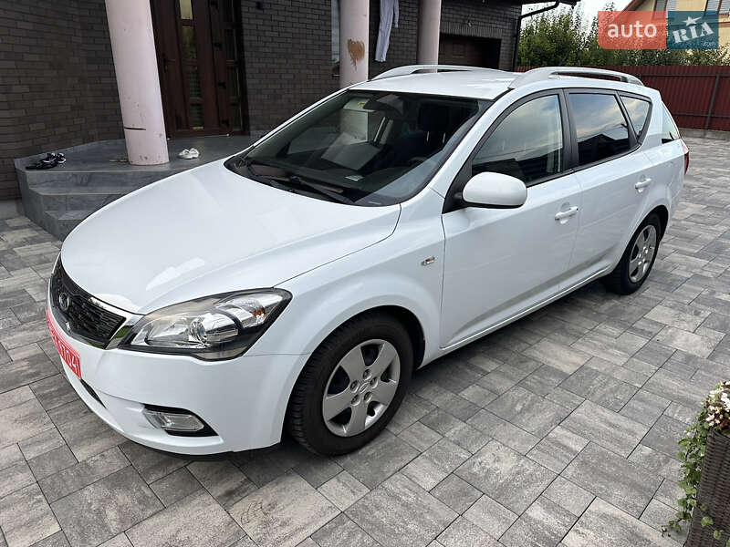 Универсал Kia Ceed 2011 в Луцке