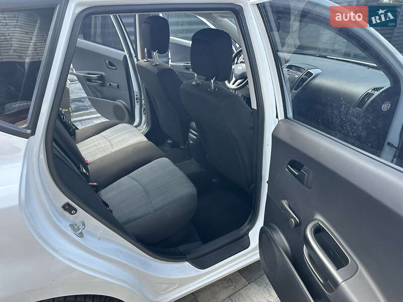 Универсал Kia Ceed 2011 в Луцке