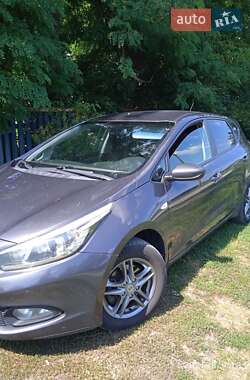 Хэтчбек Kia Ceed 2012 в 