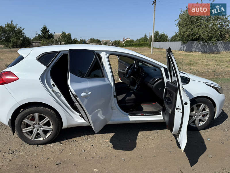 Хетчбек Kia Ceed 2012 в Дніпрі