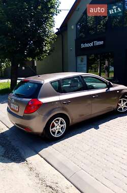 Хэтчбек Kia Ceed 2007 в 