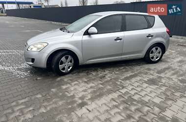 Хэтчбек Kia Ceed 2007 в 