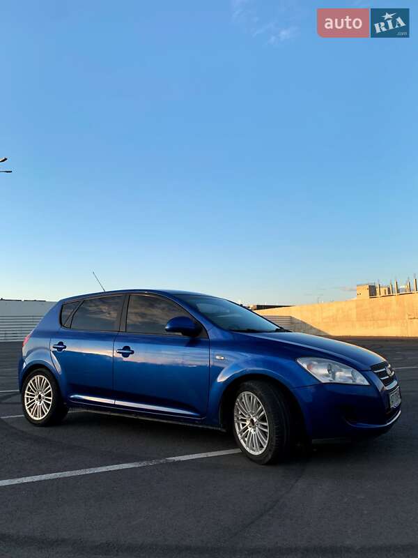 Хэтчбек Kia Ceed 2008 в Львове