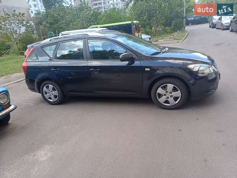 Универсал Kia Ceed 2010 в Киеве