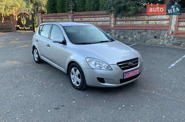 Хэтчбек Kia Ceed 2007 в 