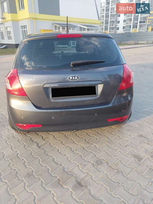 Хэтчбек Kia Ceed 2011 в Полтаве