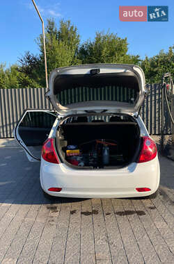 Хэтчбек Kia Ceed 2008 в 