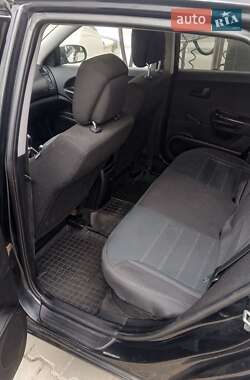 Хэтчбек Kia Ceed 2011 в 