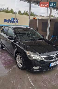 Хэтчбек Kia Ceed 2011 в 