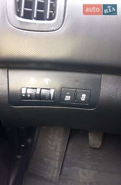 Хэтчбек Kia Ceed 2011 в 