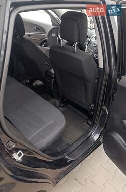 Хэтчбек Kia Ceed 2011 в 