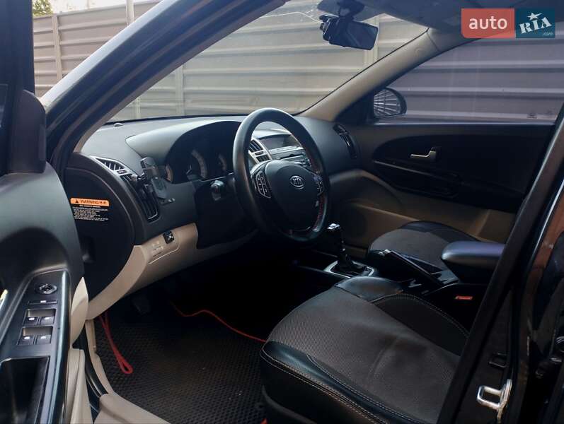 Хэтчбек Kia Ceed 2008 в Одессе