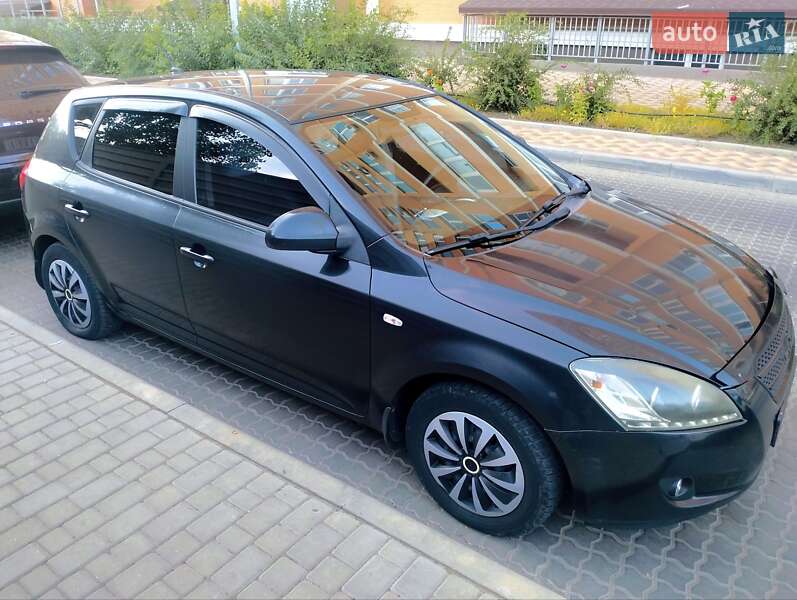 Хэтчбек Kia Ceed 2008 в Одессе