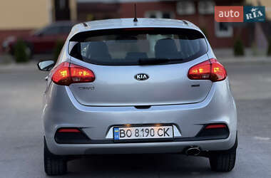 Хэтчбек Kia Ceed 2012 в 