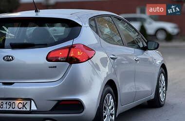 Хэтчбек Kia Ceed 2012 в 