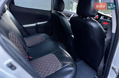 Хэтчбек Kia Ceed 2012 в 
