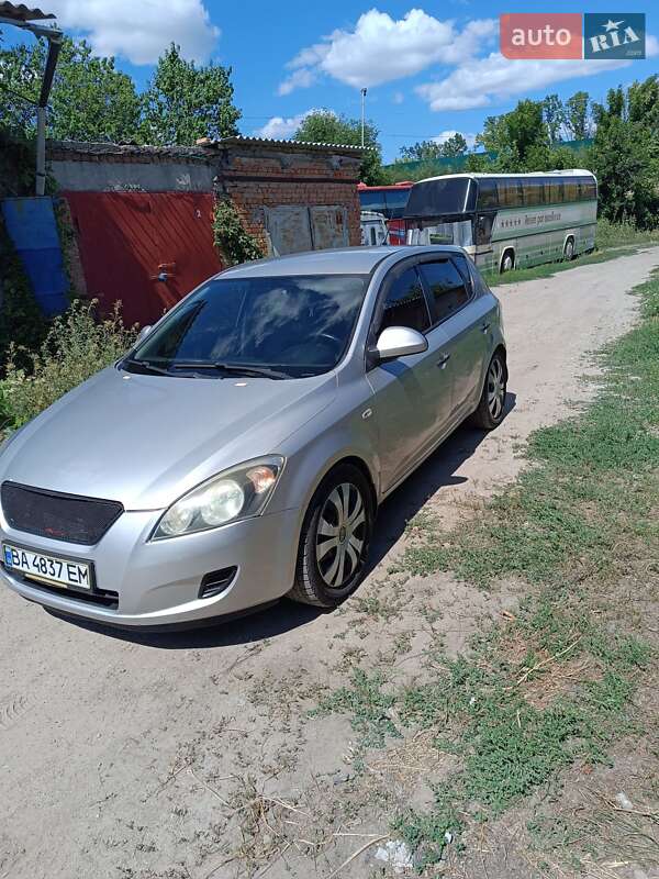 Хэтчбек Kia Ceed 2008 в Кропивницком