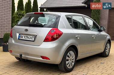 Хэтчбек Kia Ceed 2007 в 