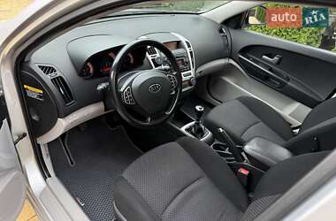 Хэтчбек Kia Ceed 2007 в 