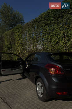 Хэтчбек Kia Ceed 2008 в 