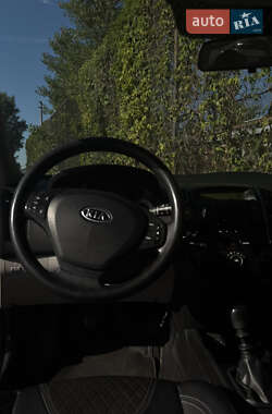 Хэтчбек Kia Ceed 2008 в 