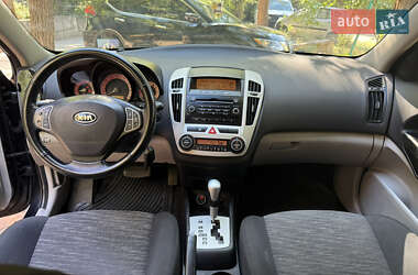 Хэтчбек Kia Ceed 2008 в 