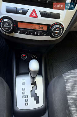 Хэтчбек Kia Ceed 2008 в 