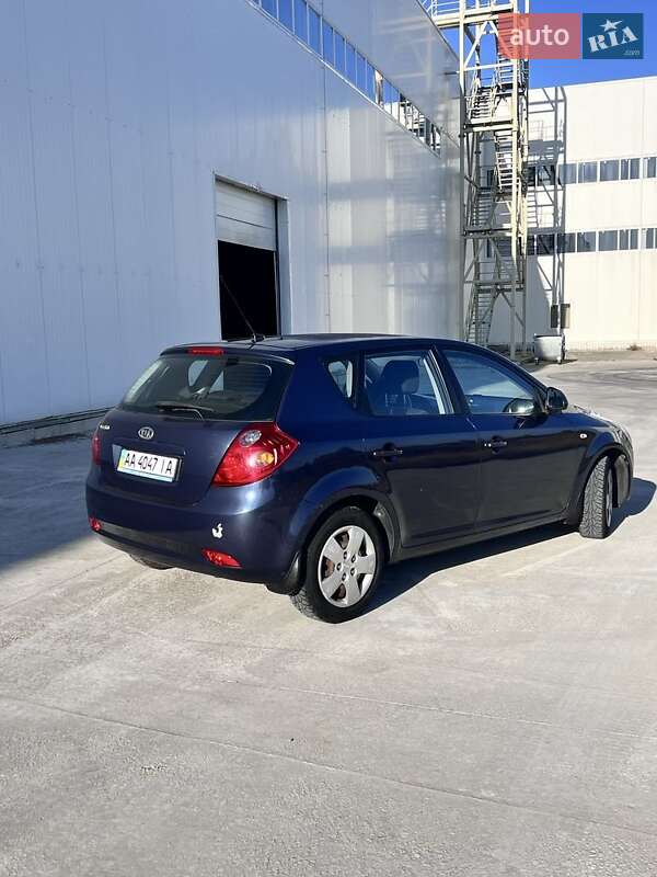 Хэтчбек Kia Ceed 2008 в Вишневом