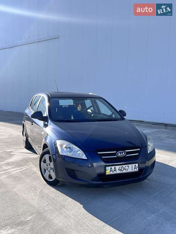 Хэтчбек Kia Ceed 2008 в Вишневом