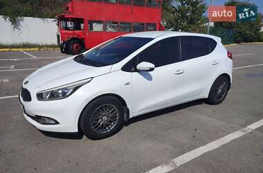 Хэтчбек Kia Ceed 2012 в 