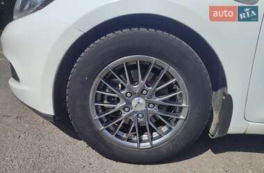 Хэтчбек Kia Ceed 2012 в 