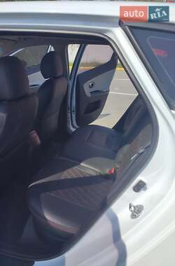 Хэтчбек Kia Ceed 2012 в 